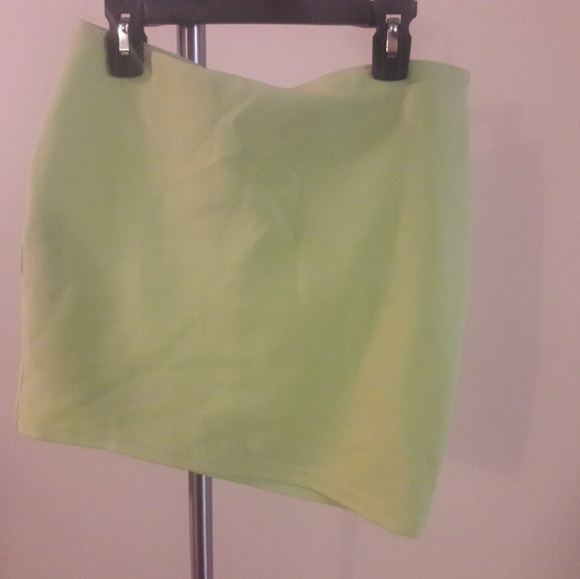 Mini Bodycon skirt - Picture 2 of 4